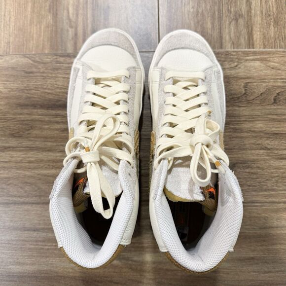 Athletic_Shoes